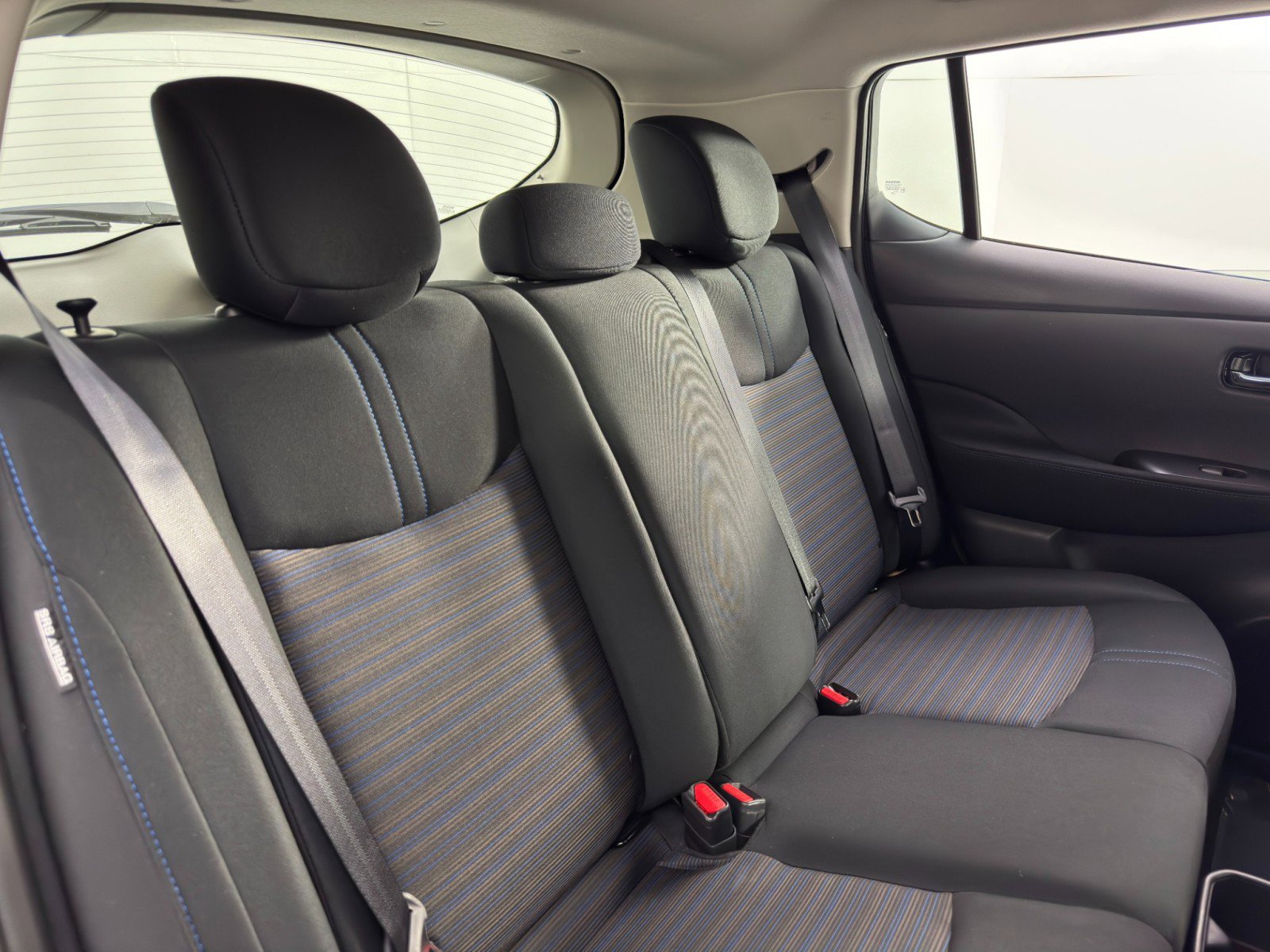 Used 2025 Nissan Leaf S image 30