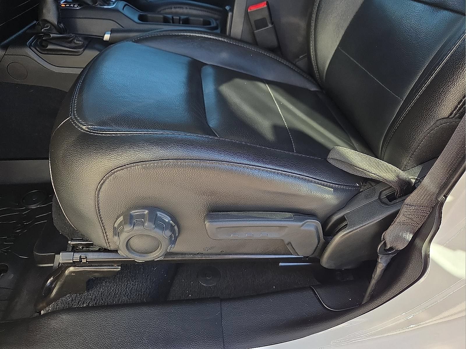 Used 2020 Jeep Wrangler Unlimited Sahara AWD/4WD image 12