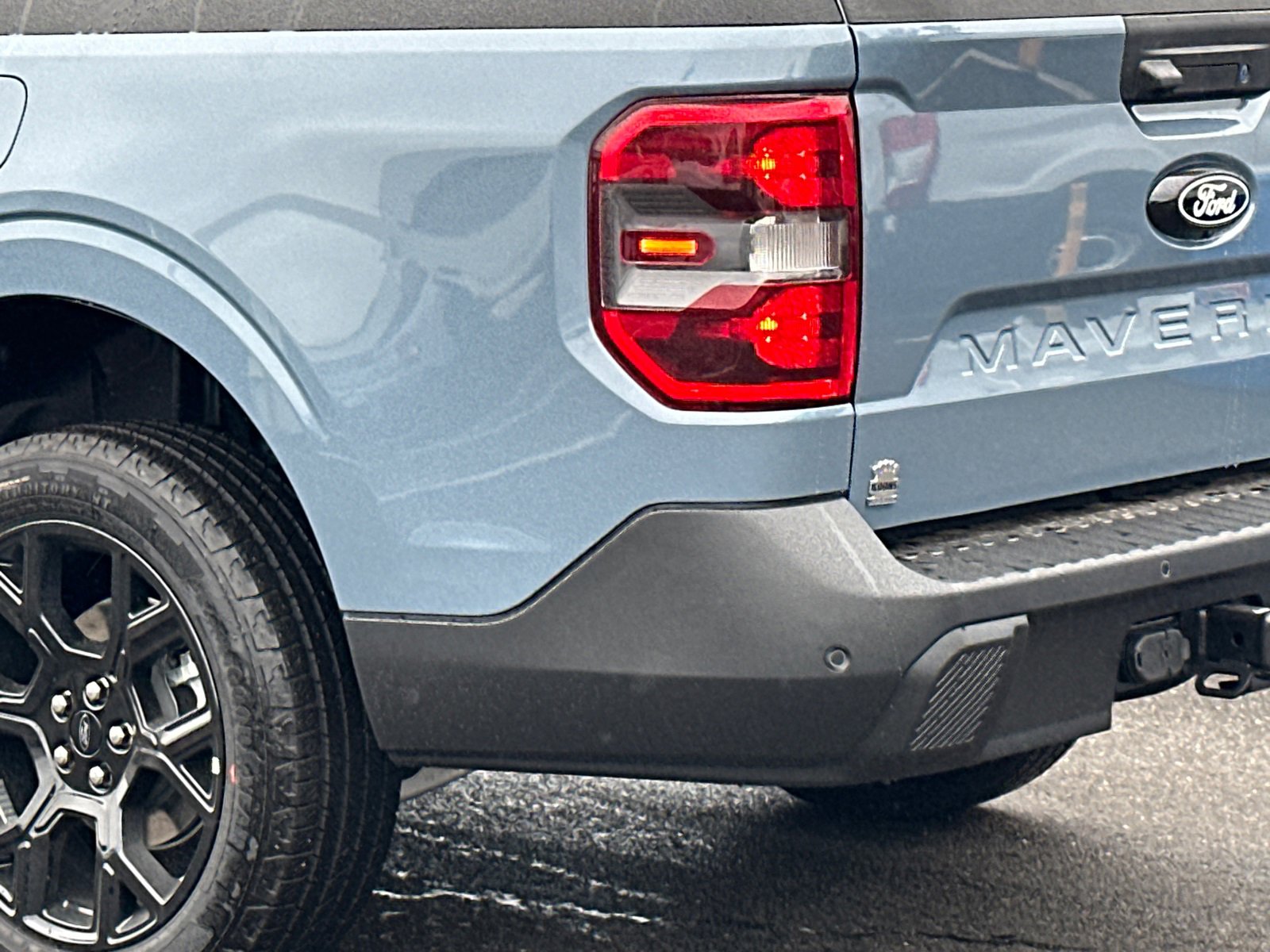 New 2025 Ford Maverick Lariat w/ Black Appearance Package image 7