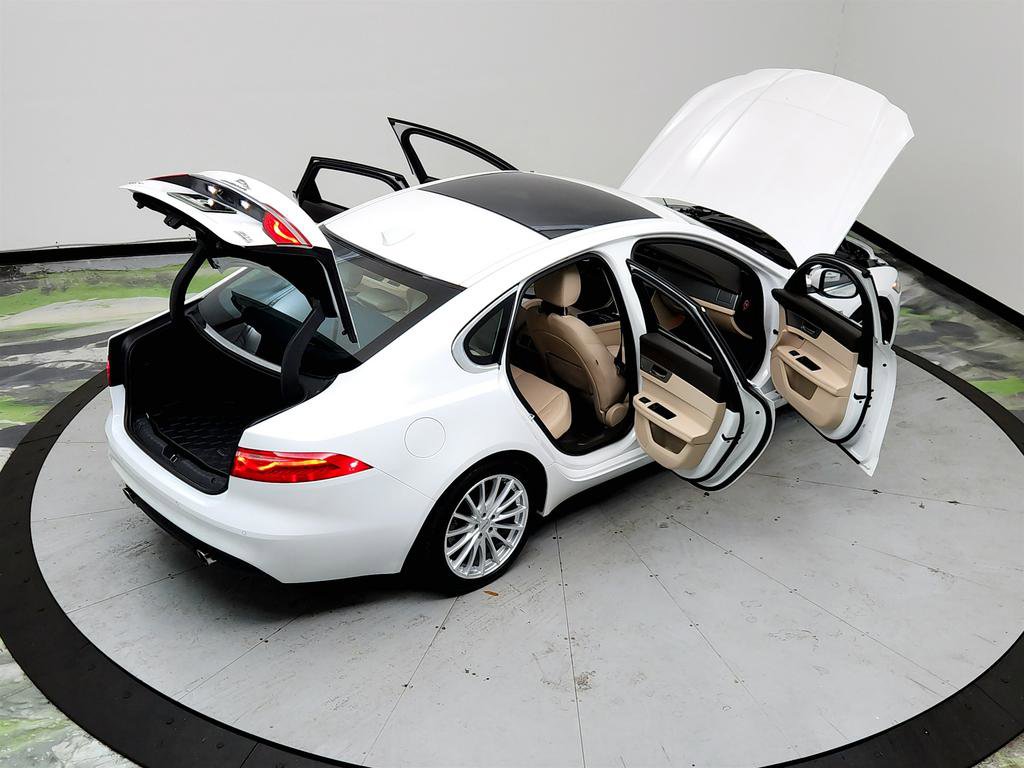 Used 2020 Jaguar XF Prestige AWD/4WD image 38
