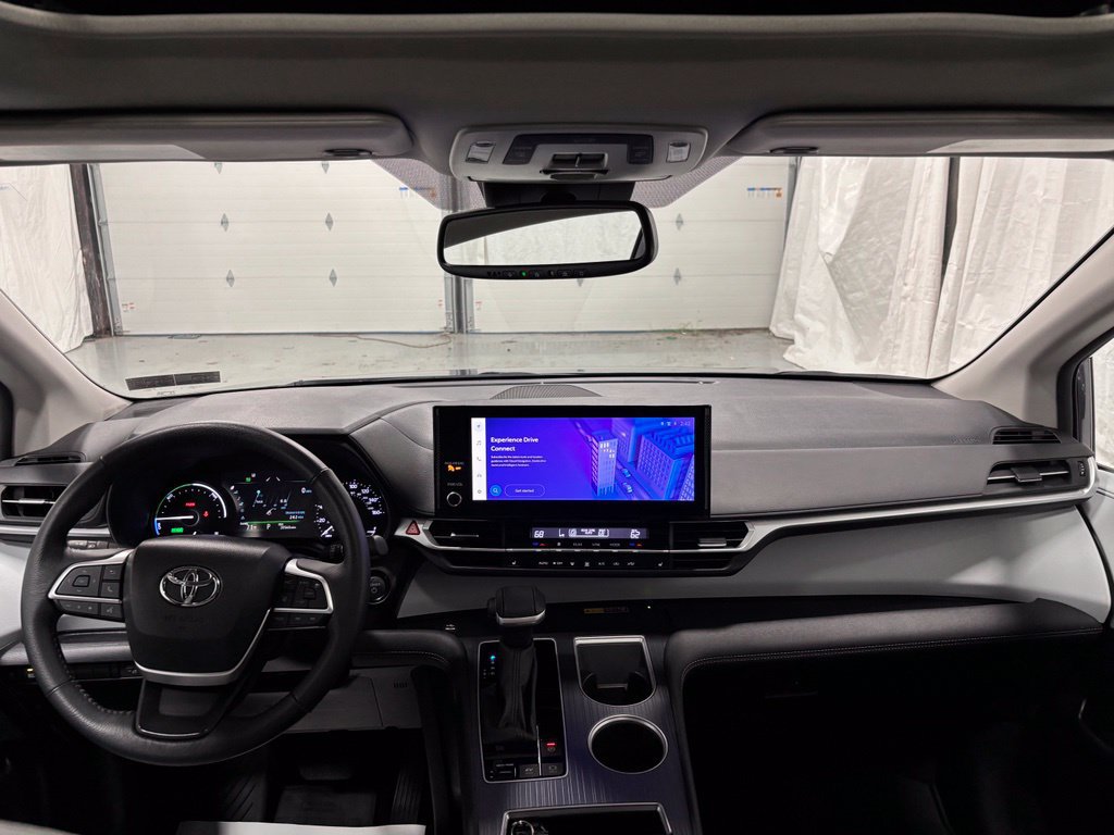 Used 2025 Toyota Sienna XLE AWD/4WD image 44