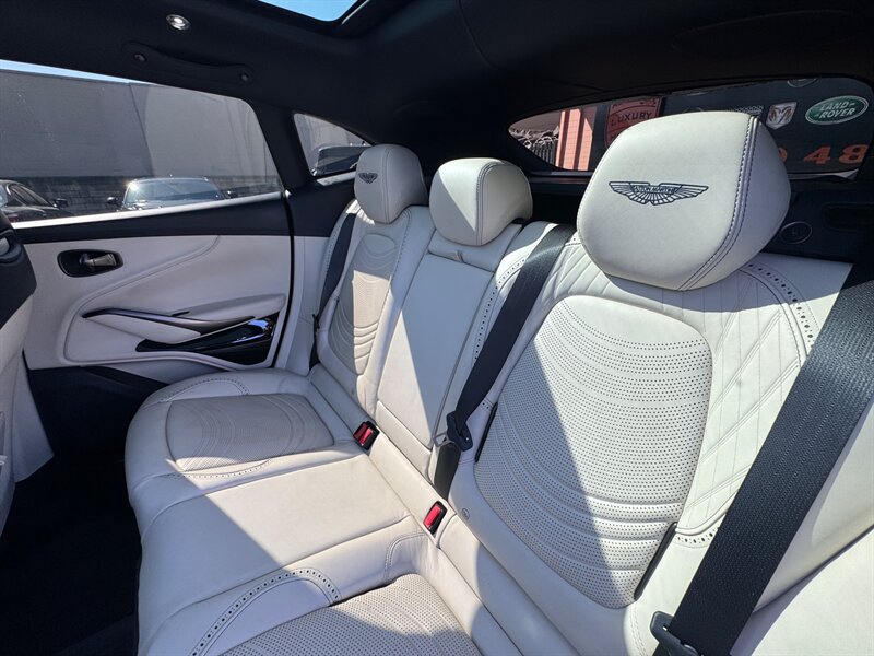 Used 2022 Aston Martin DBX AWD/4WD image 42