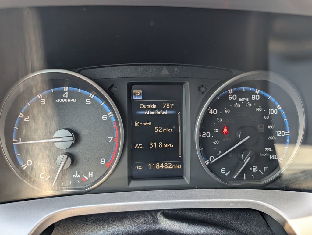Used 2018 Toyota RAV4 LE AWD/4WD image 26