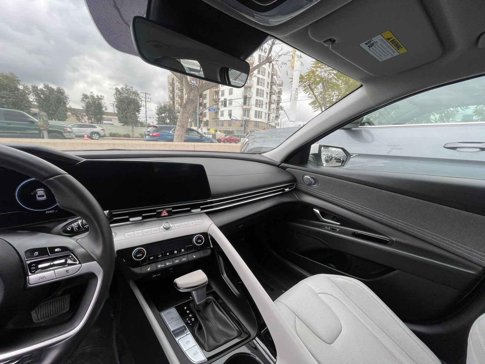 Used 2025 Hyundai Elantra Limited FWD image 38