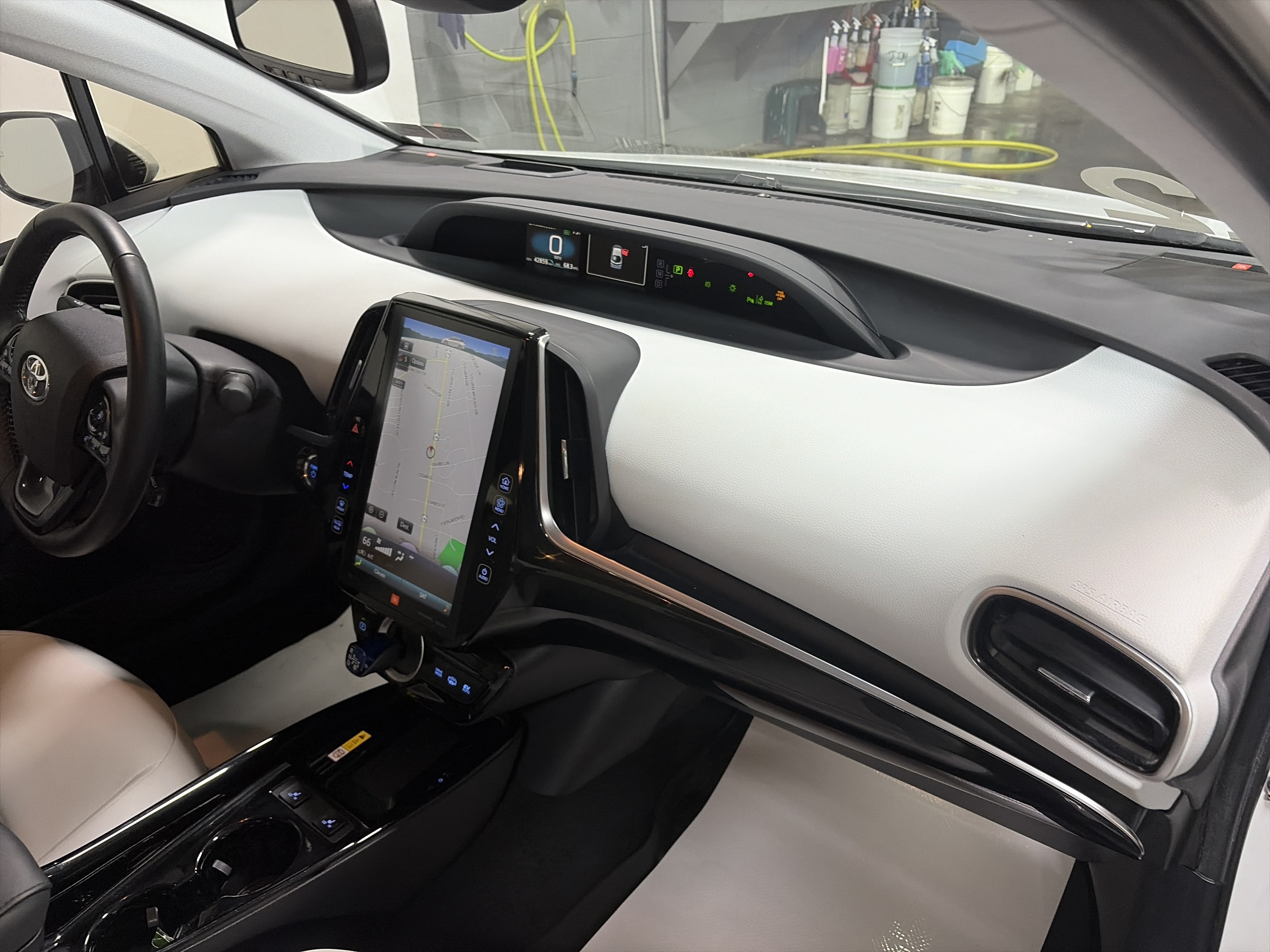 Used 2022 Toyota Prius Prime Limited FWD image 32