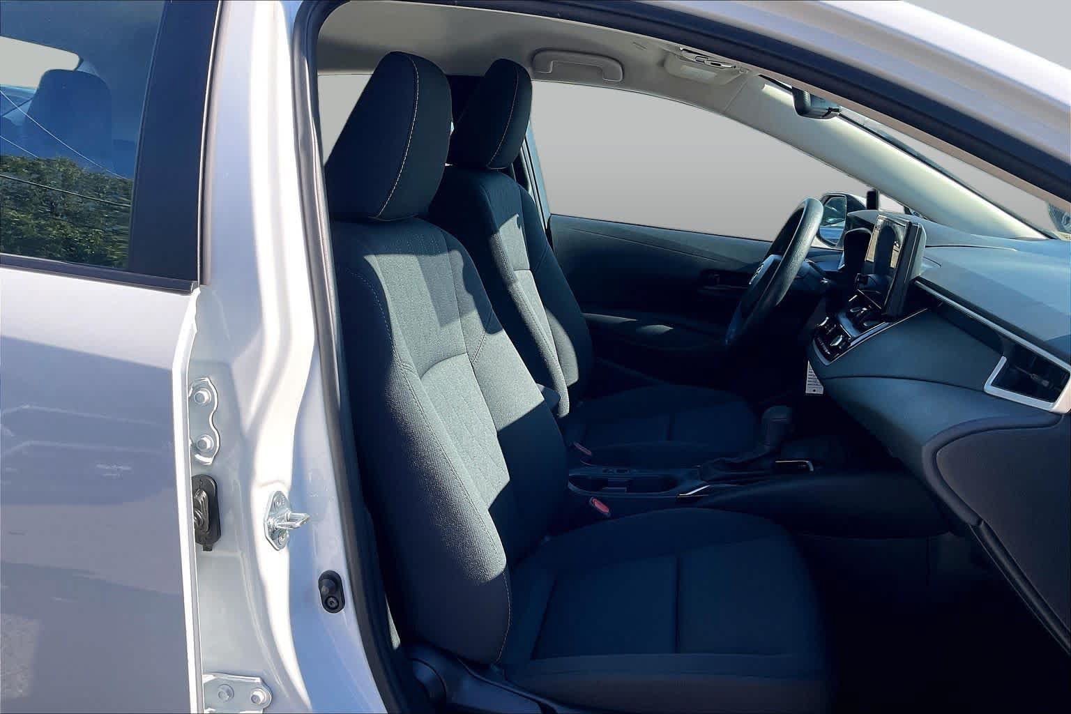 Used 2025 Toyota Corolla LE FWD image 9