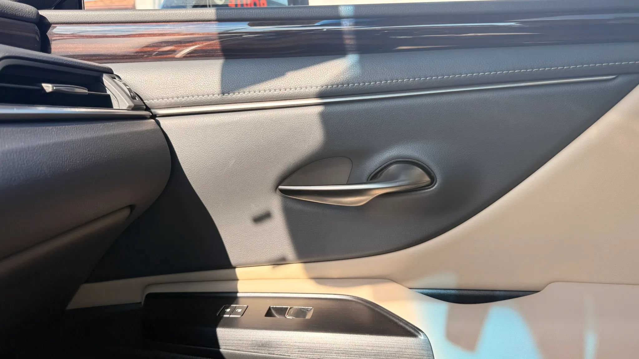Used 2021 Lexus ES 300h w/ Premium Package FWD image 25