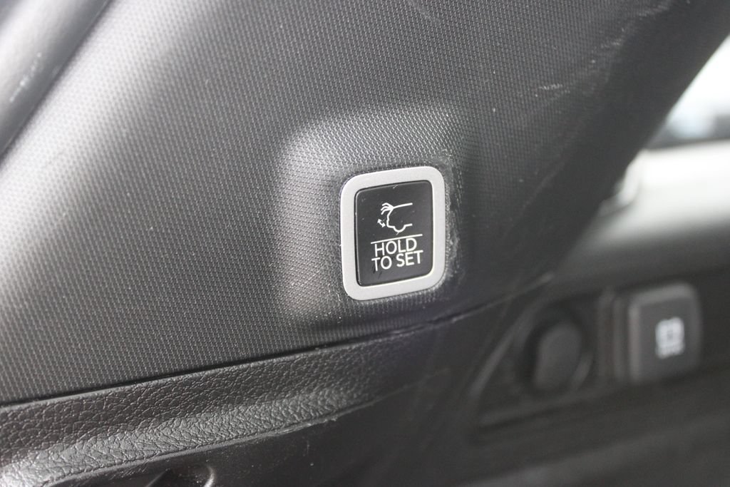 Used 2024 Jeep Grand Cherokee Altitude AWD/4WD image 16