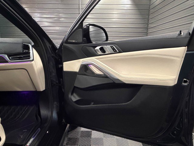 Used 2022 BMW X6 M50i w/ Executive Package image 34