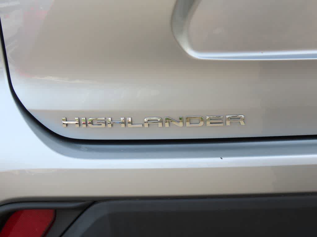 Used 2022 Toyota Highlander LE AWD/4WD image 7