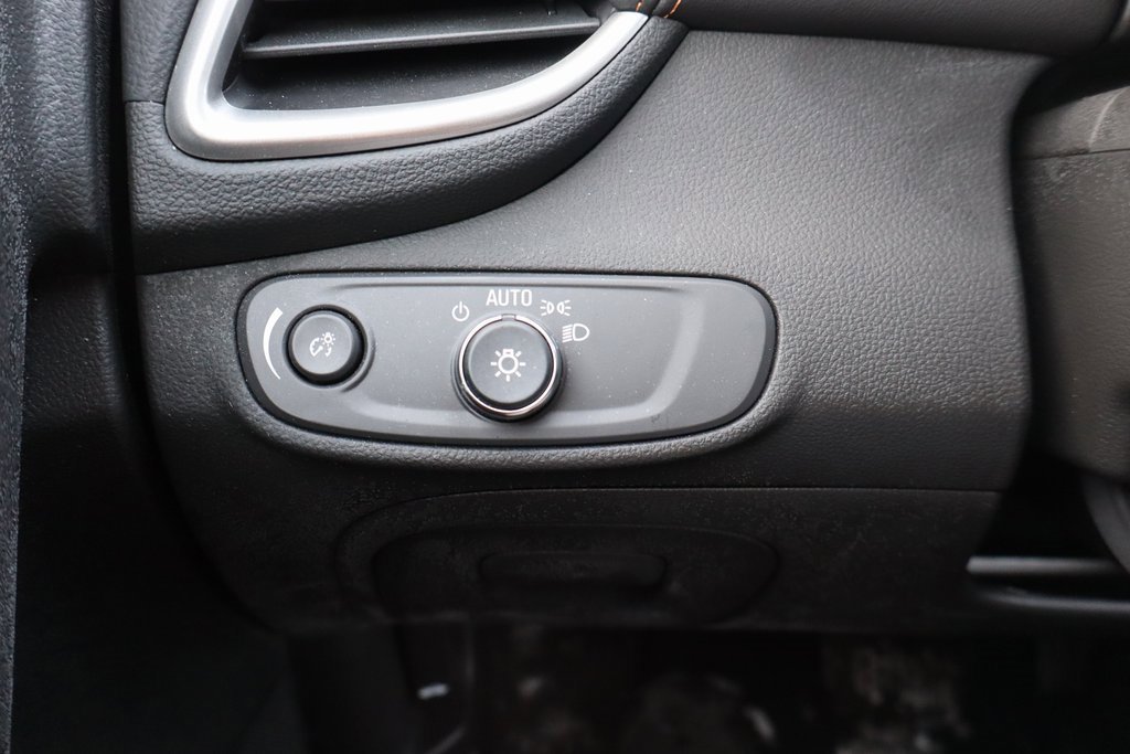 Used 2022 Chevrolet Trax LT w/ LT Convenience Package image 15