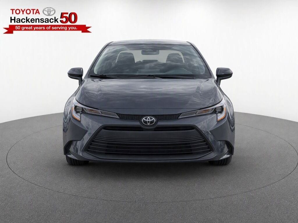 Used 2025 Toyota Corolla LE FWD image 5