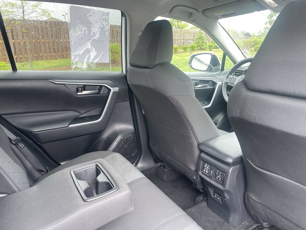 Used 2025 Toyota RAV4 XLE FWD image 36