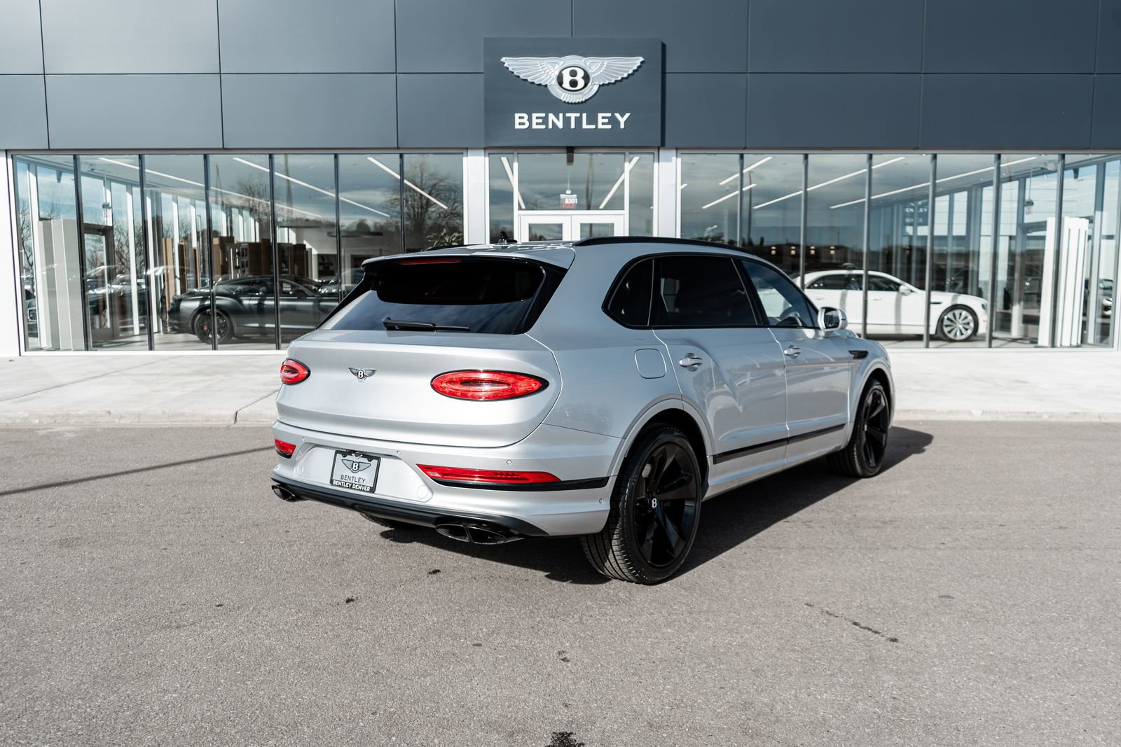 Used 2023 Bentley Bentayga Extended Wheelbase image 3