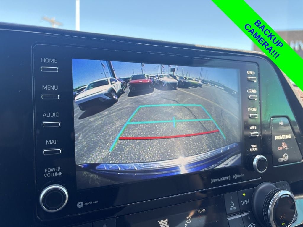 Used 2022 Toyota Highlander XLE AWD/4WD image 3