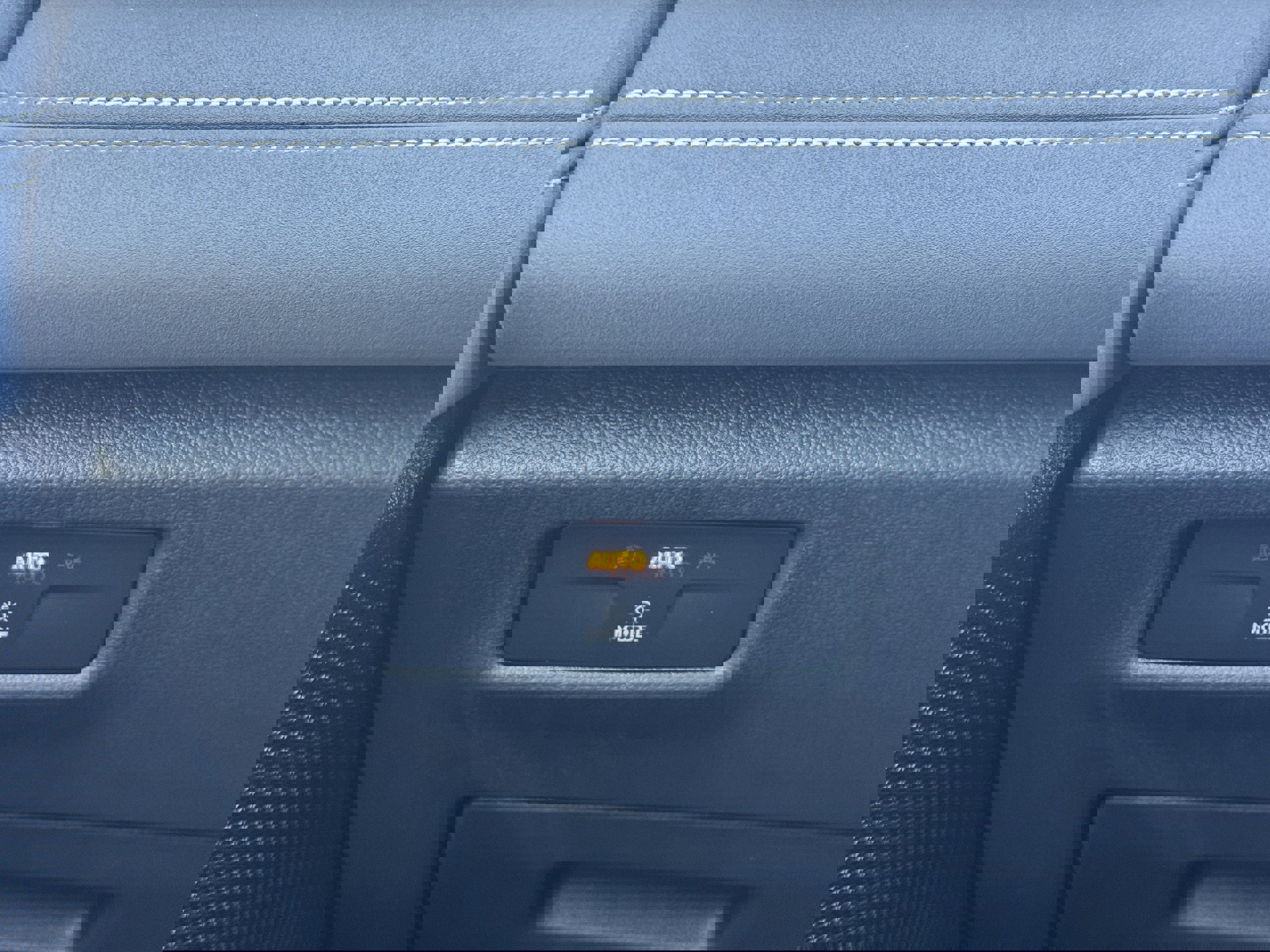 New 2025 Volkswagen Tiguan SE image 21