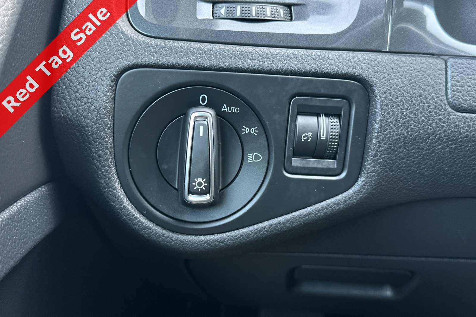 Used 2017 Volkswagen e-Golf SEL Premium image 30