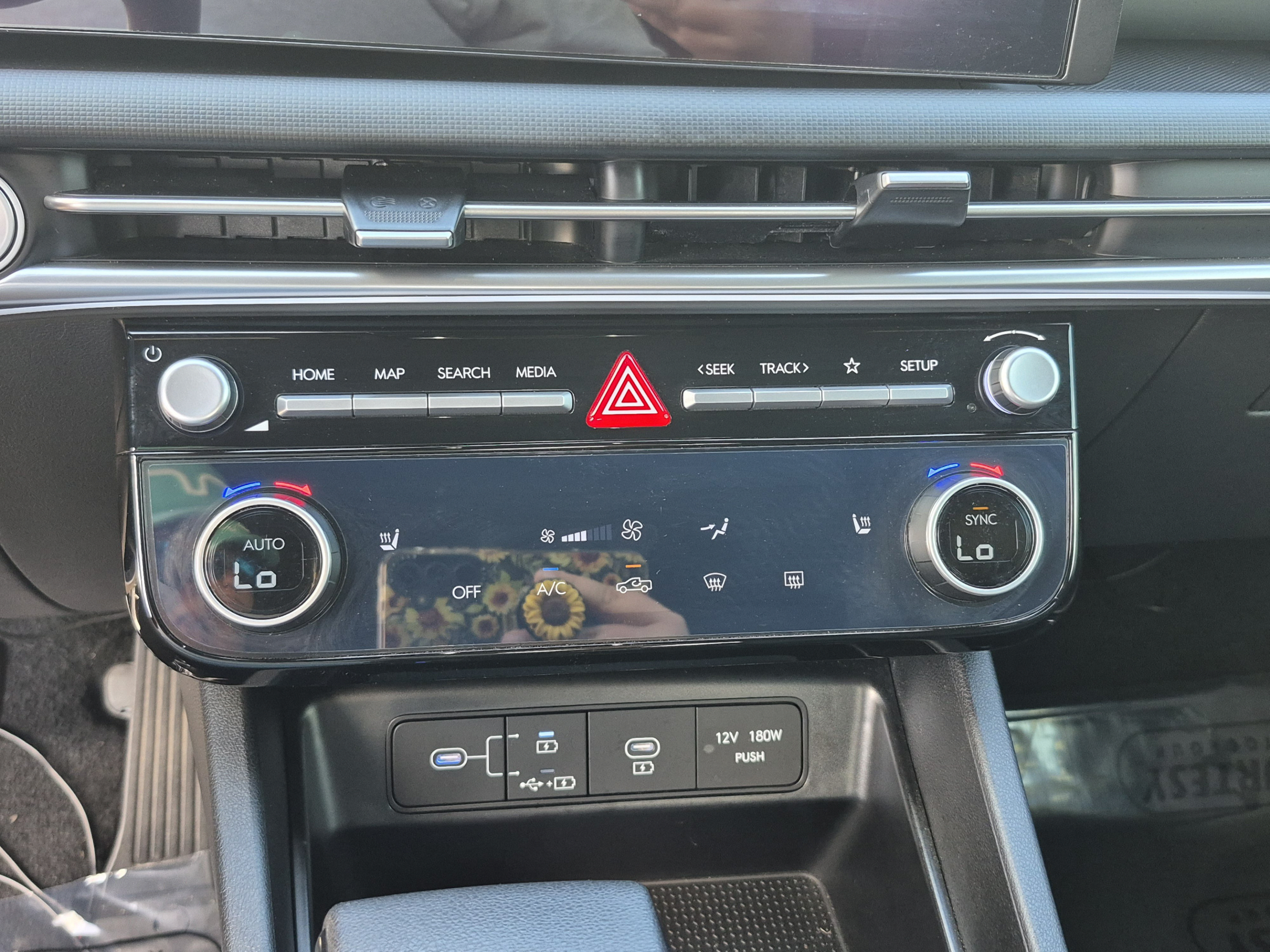 Certified 2025 Hyundai Santa Cruz SEL FWD image 22