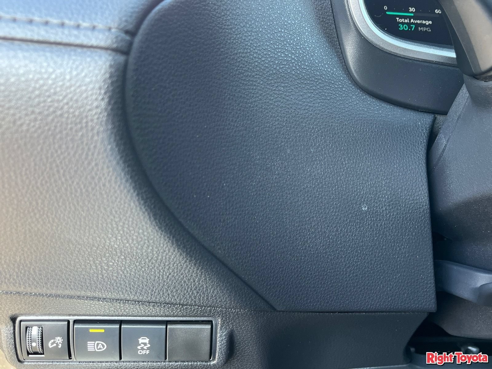 Certified 2026 Toyota Corolla Cross XLE FWD image 32