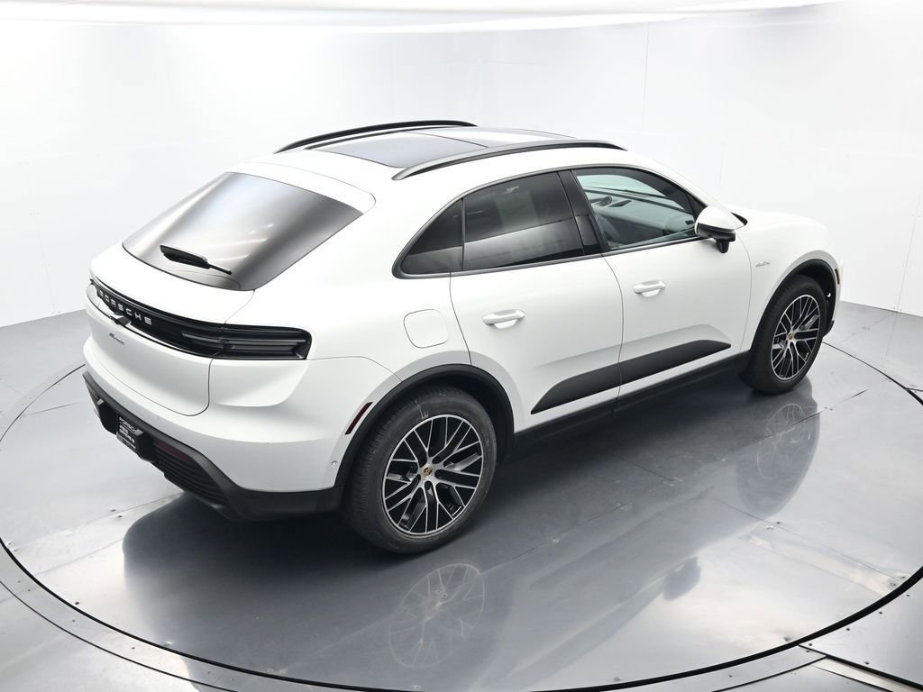 Certified 2025 Porsche Macan Electric image 40