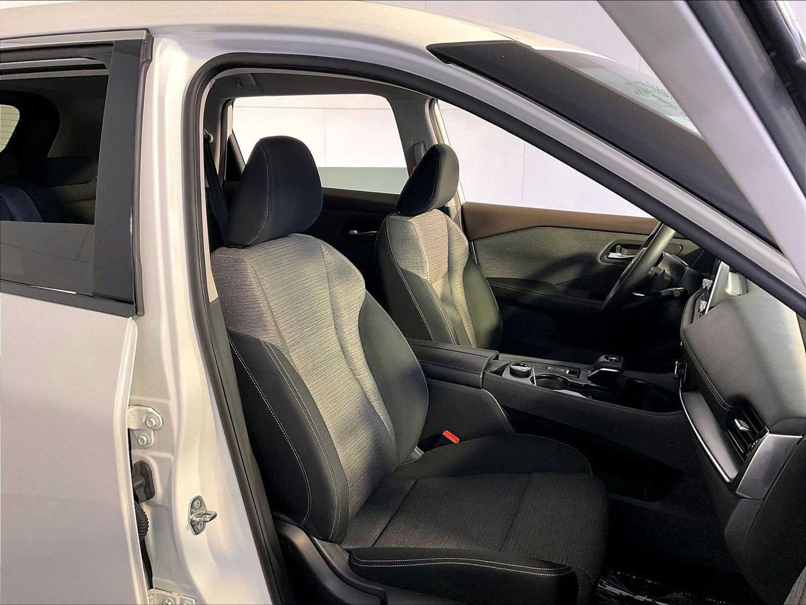 Used 2021 Nissan Rogue SV AWD/4WD image 18