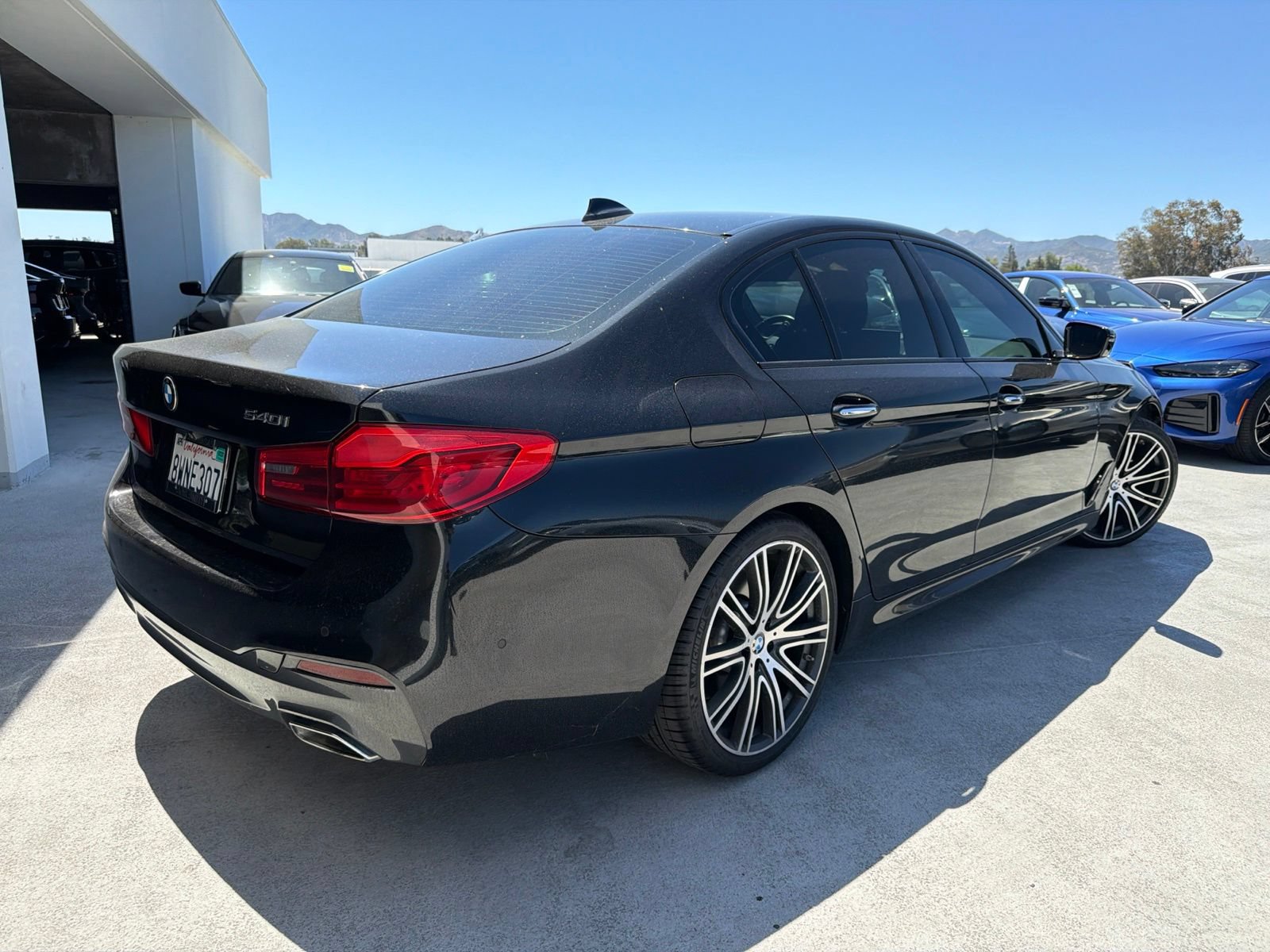 Used 2018 BMW 540i w/ M Sport Package RWD image 4