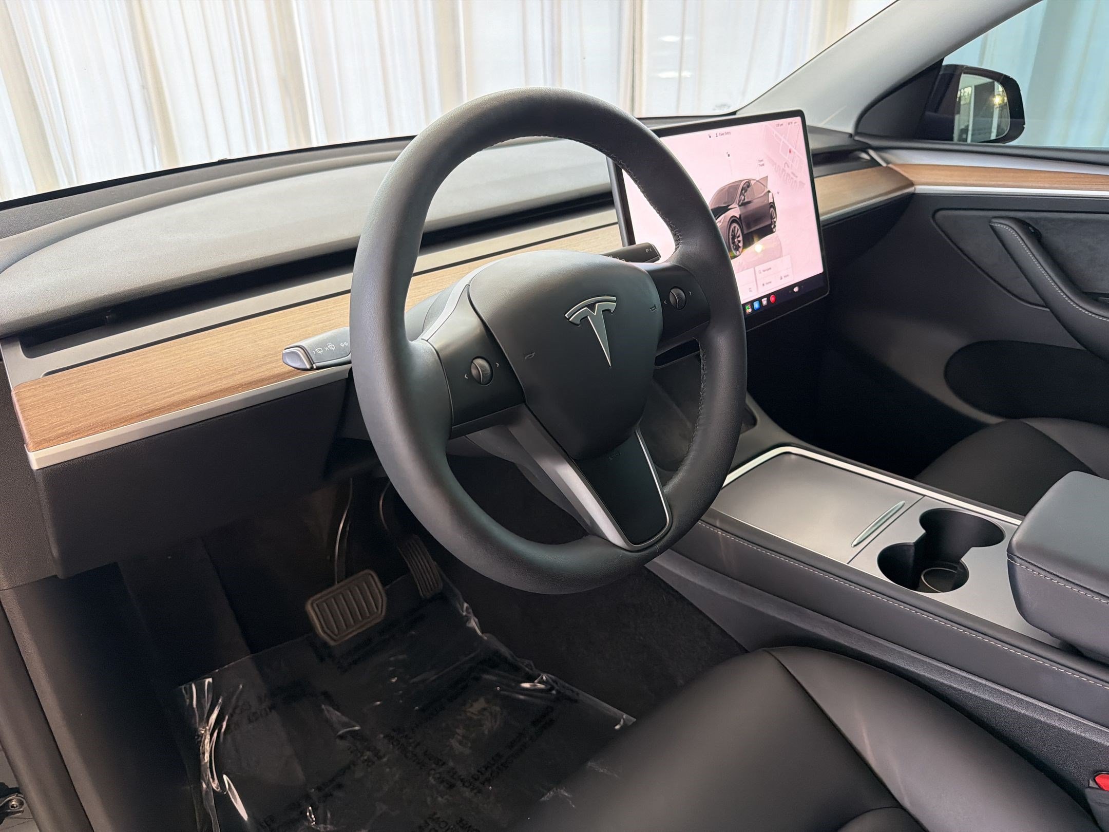Used 2023 Tesla Model Y 2WD image 4