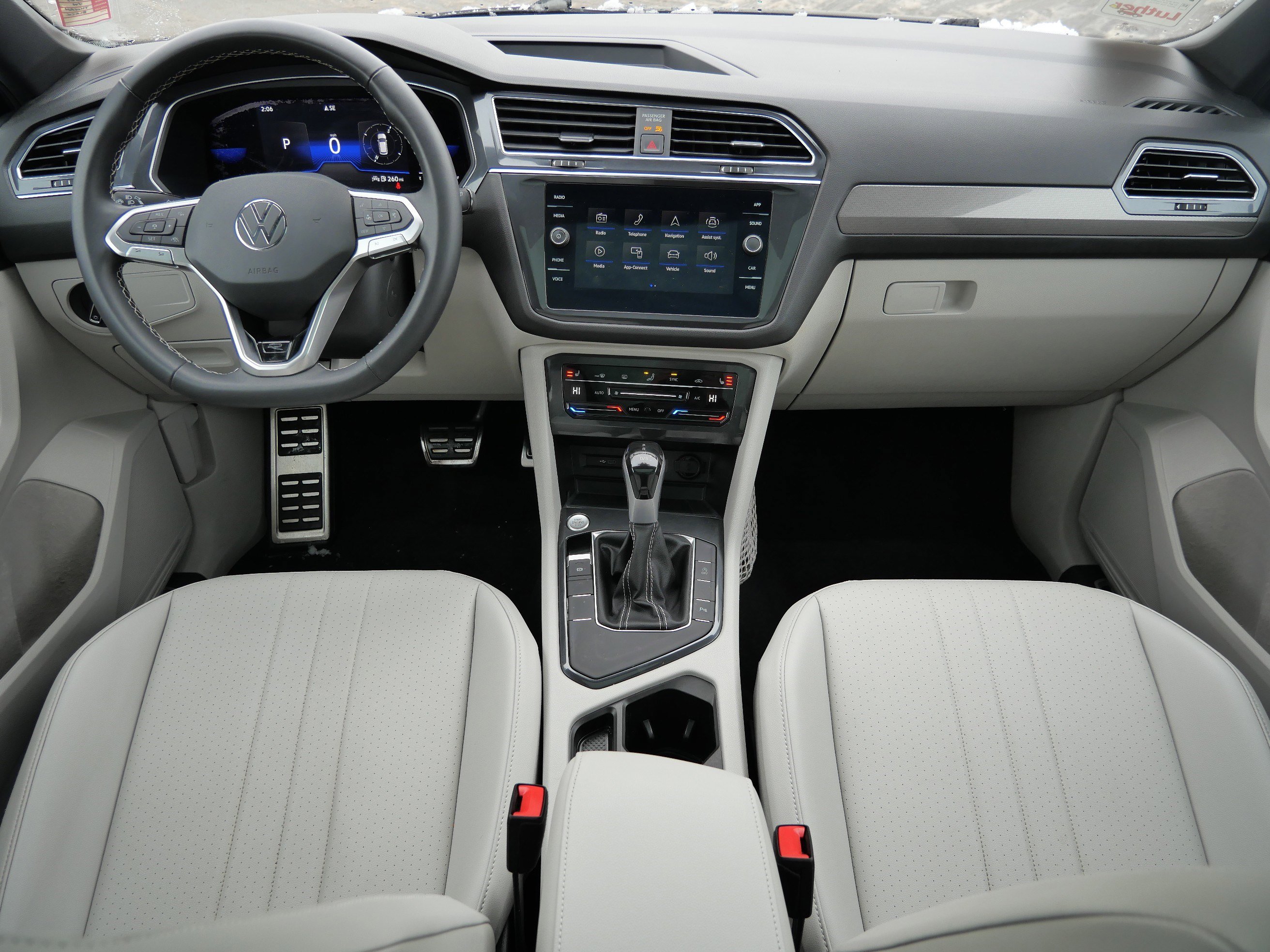 Certified 2023 Volkswagen Tiguan SE R-Line image 10