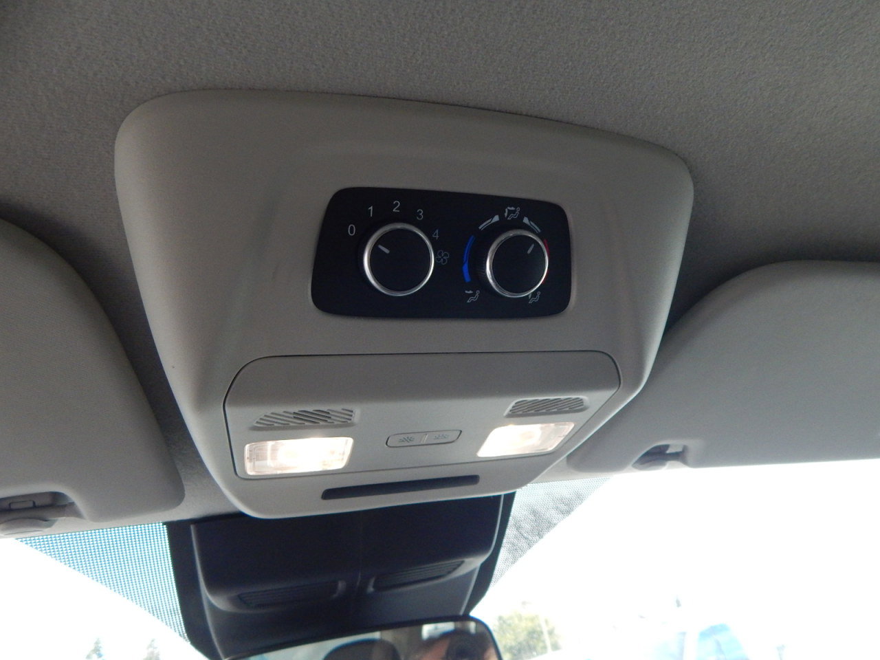 Used 2023 Ford Transit 350 XLT image 25