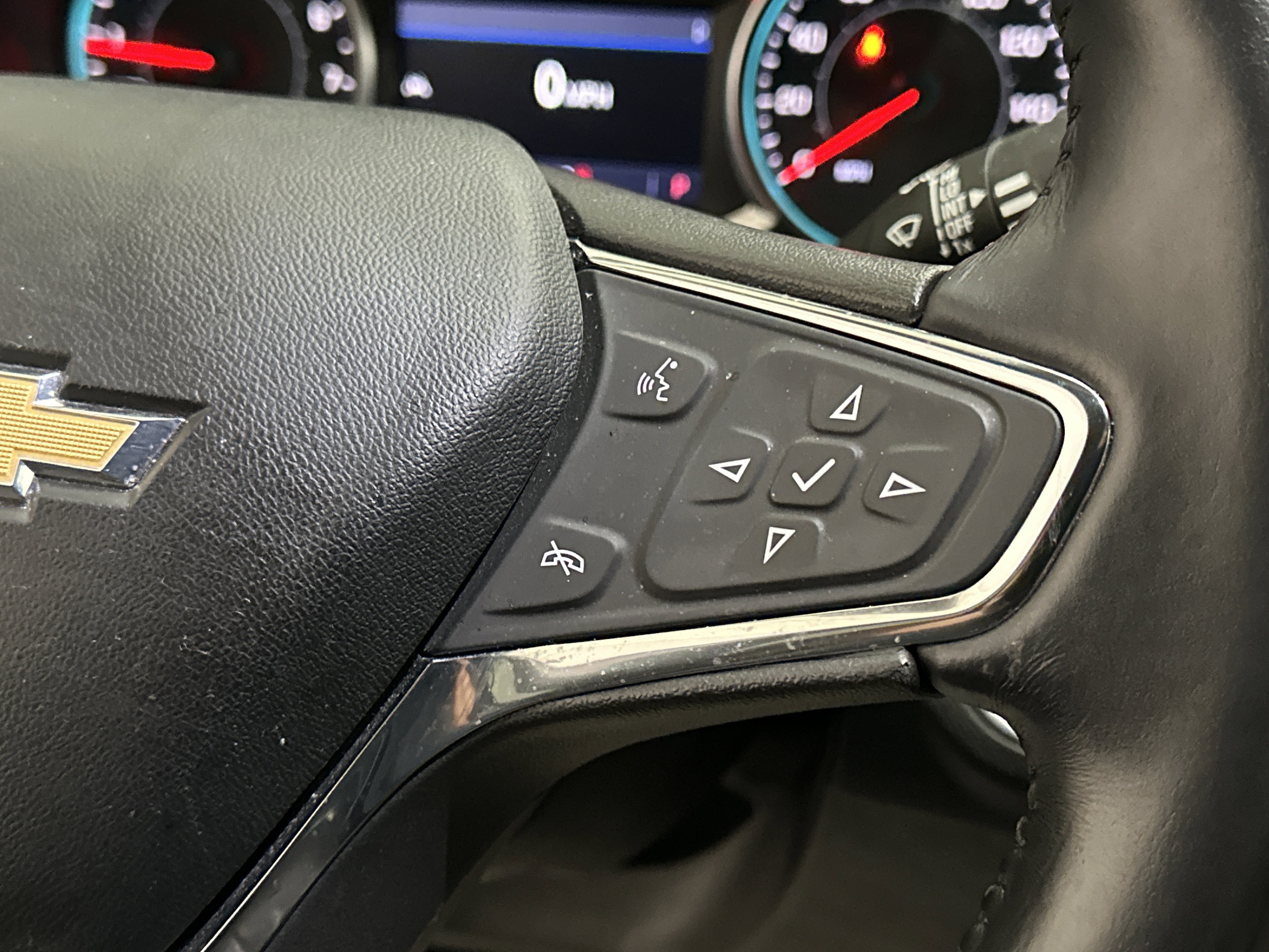 Used 2021 Chevrolet Equinox Premier FWD image 28