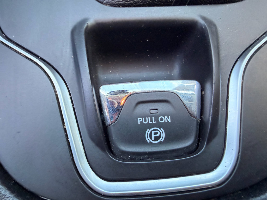 Used 2019 Jeep Cherokee Latitude w/ Popular Appearance Group image 21