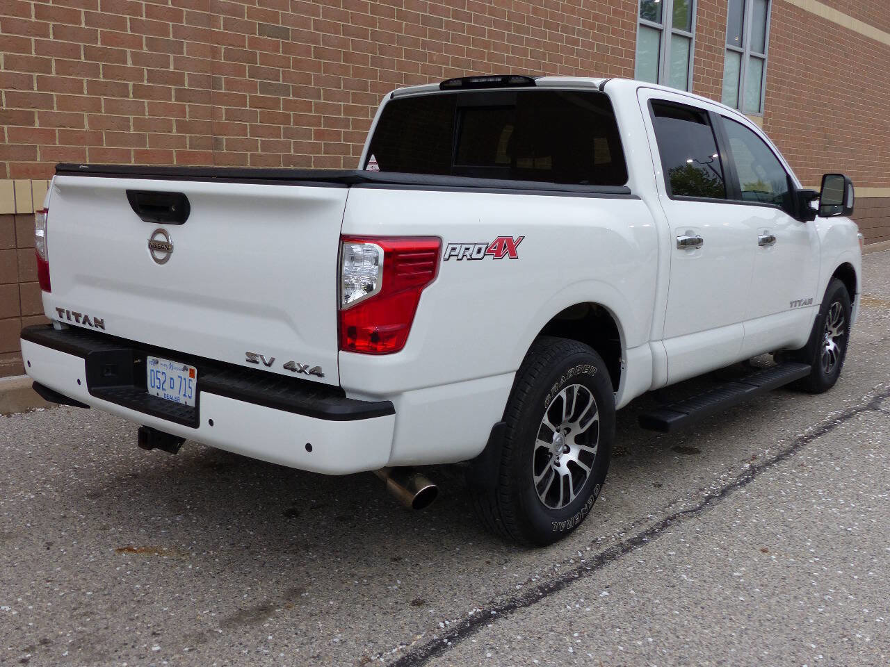 Used 2021 Nissan Titan SV w/ SV Convenience Package AWD/4WD image 11