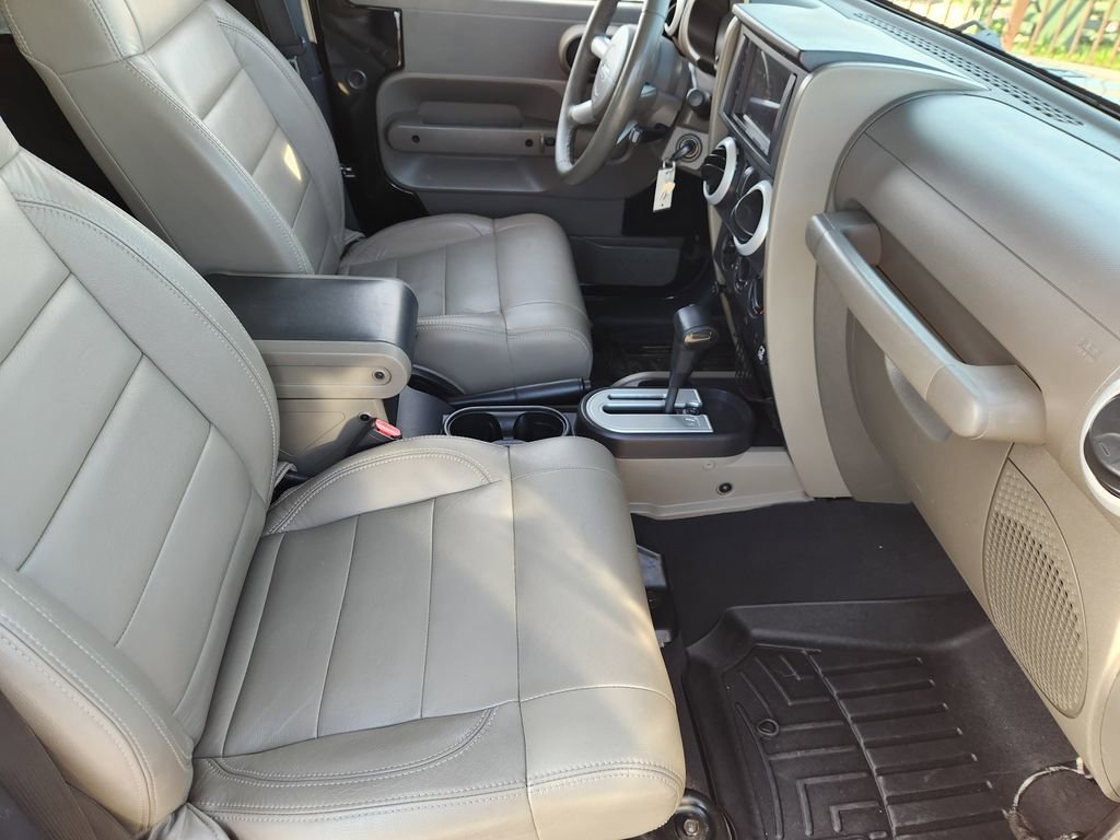 Used 2009 Jeep Wrangler Sahara w/ Dual Top Group image 14