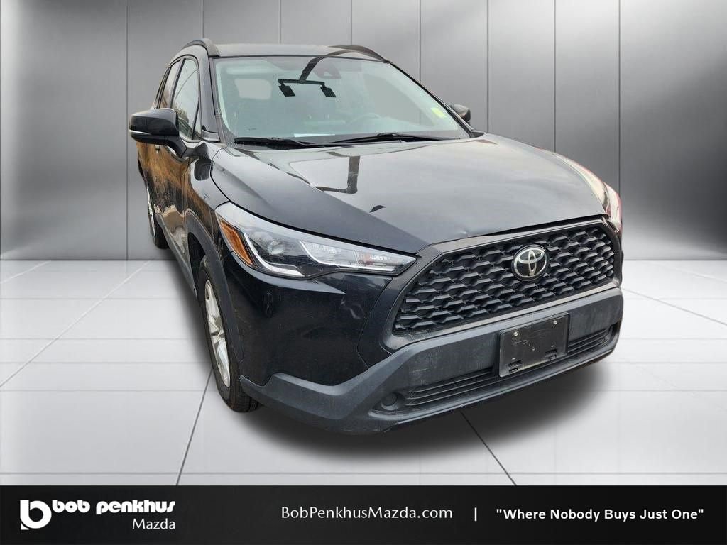 Used 2022 Toyota Corolla Cross LE image 1