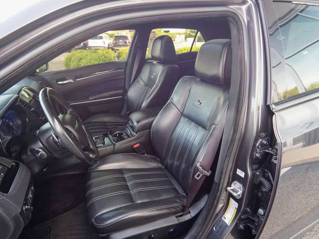 Used 2018 Chrysler 300 S w/ 300S Premium Group RWD image 20