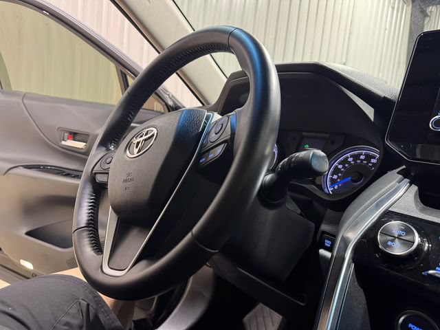 Used 2021 Toyota Venza LE w/ Carpet Mat Package (TMS) AWD/4WD image 13