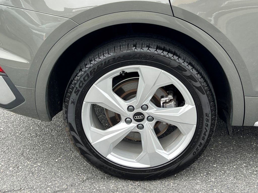 Certified 2025 Audi Q5 2.0T Premium Plus w/ Premium Plus Package image 11