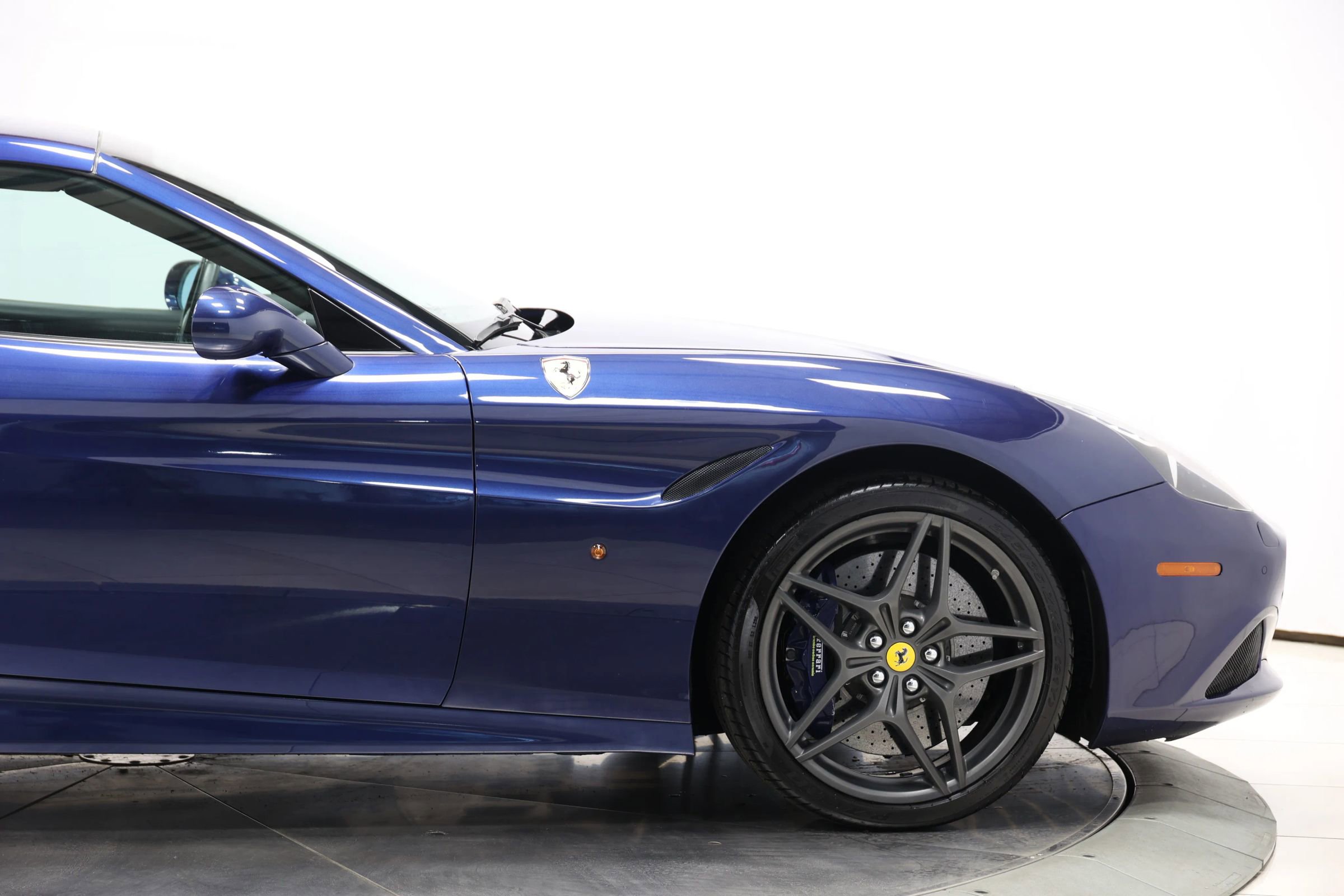 Used 2017 Ferrari California T image 82