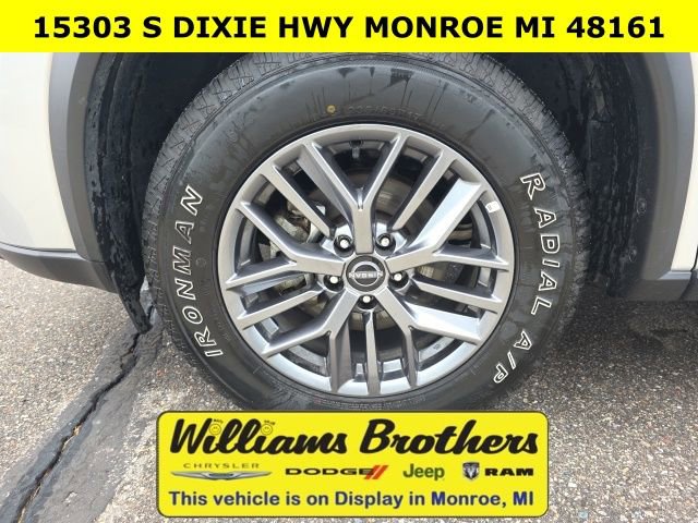 Used 2024 Nissan Rogue S image 10