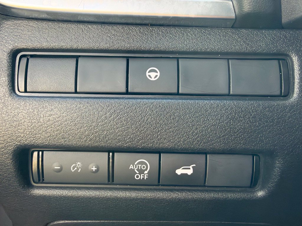 Used 2024 Nissan Rogue SV FWD image 28