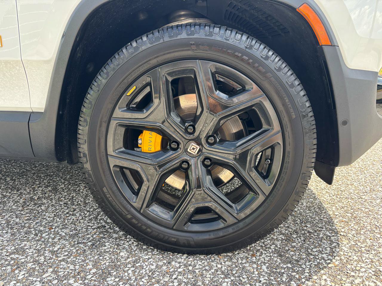 Used 2024 Rivian R1S Adventure AWD/4WD image 27