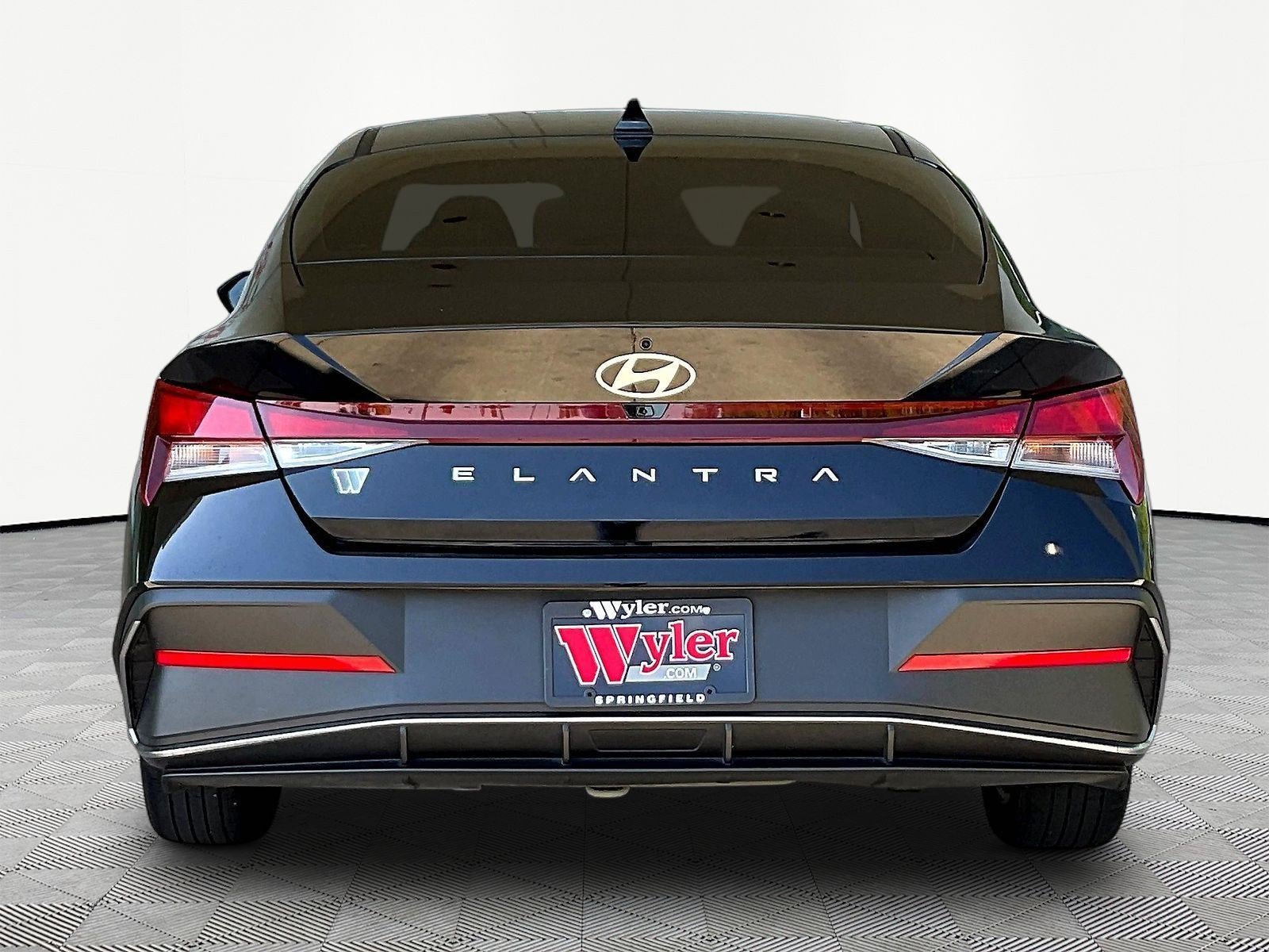 Used 2024 Hyundai Elantra SEL FWD image 5