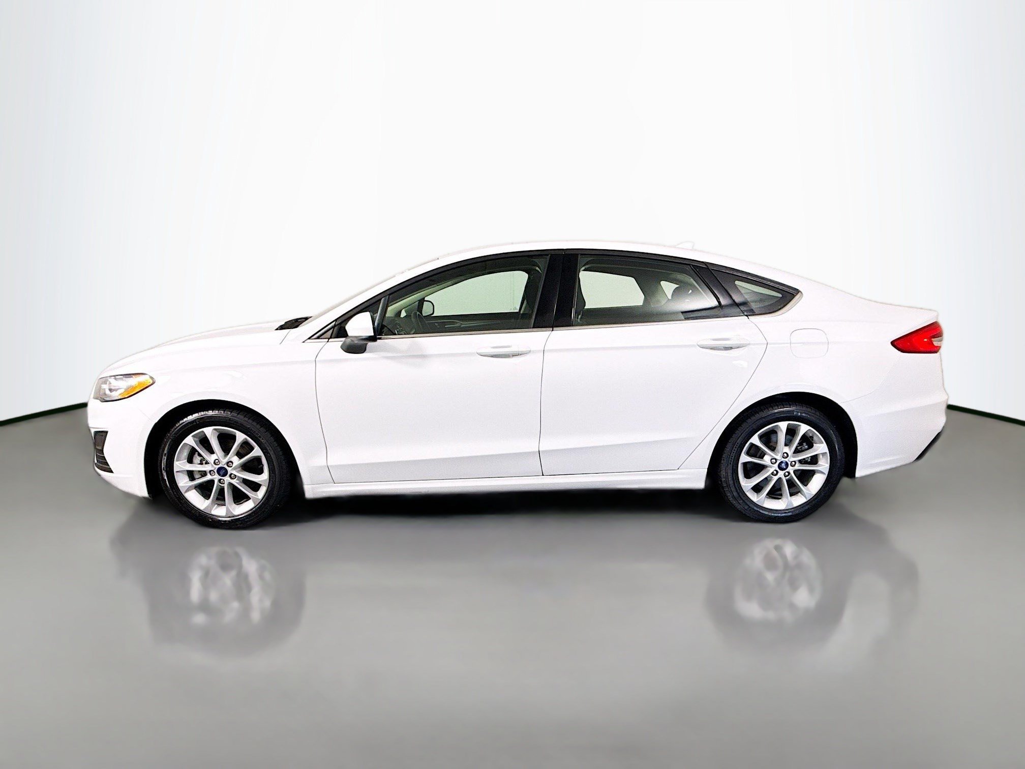 Used 2020 Ford Fusion SE FWD image 6