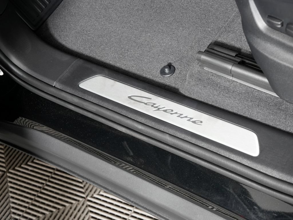 New 2026 Porsche Cayenne Coupe AWD/4WD image 18