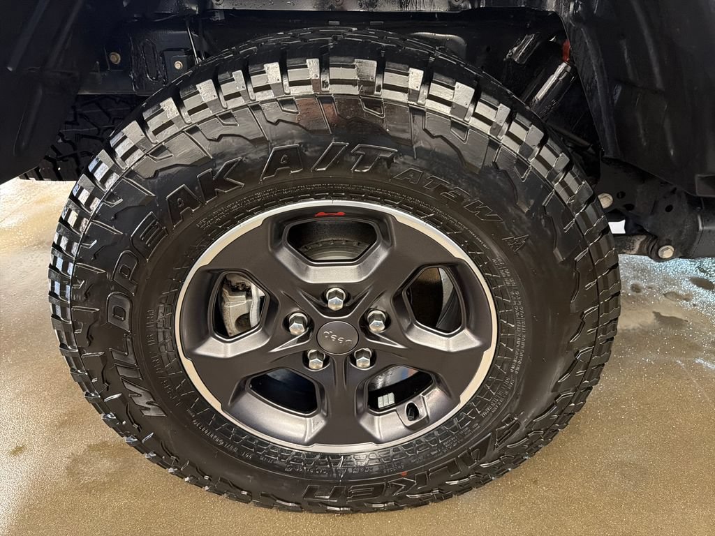 Used 2023 Jeep Gladiator Rubicon w/ Dual Top Group AWD/4WD image 23