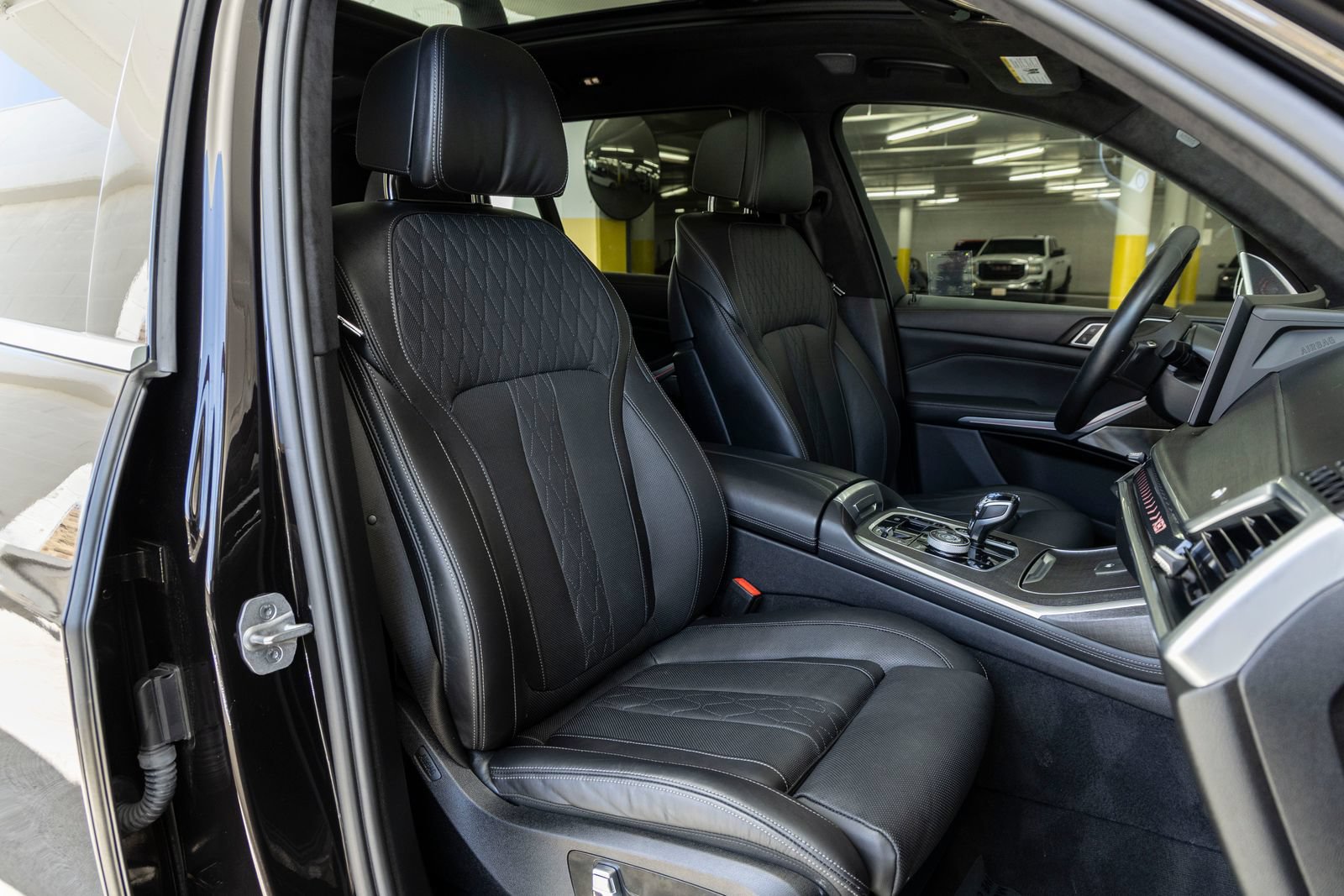 Used 2023 BMW ALPINA XB7 AWD/4WD image 41
