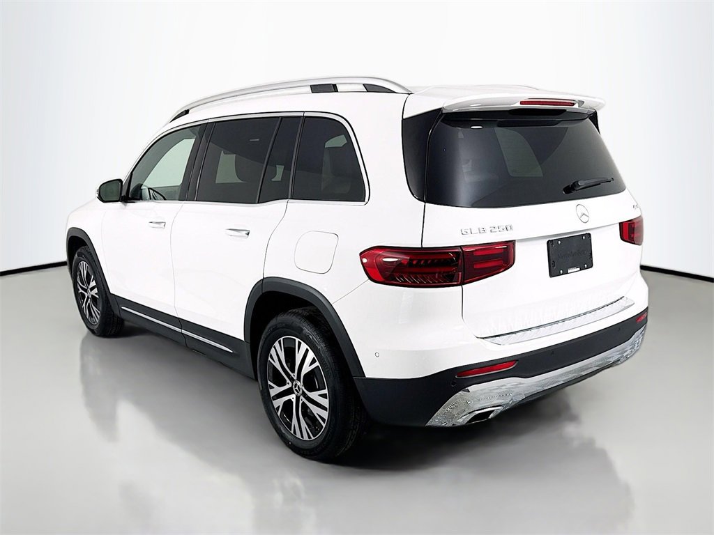 Used 2025 Mercedes-Benz GLB 250 4MATIC image 7