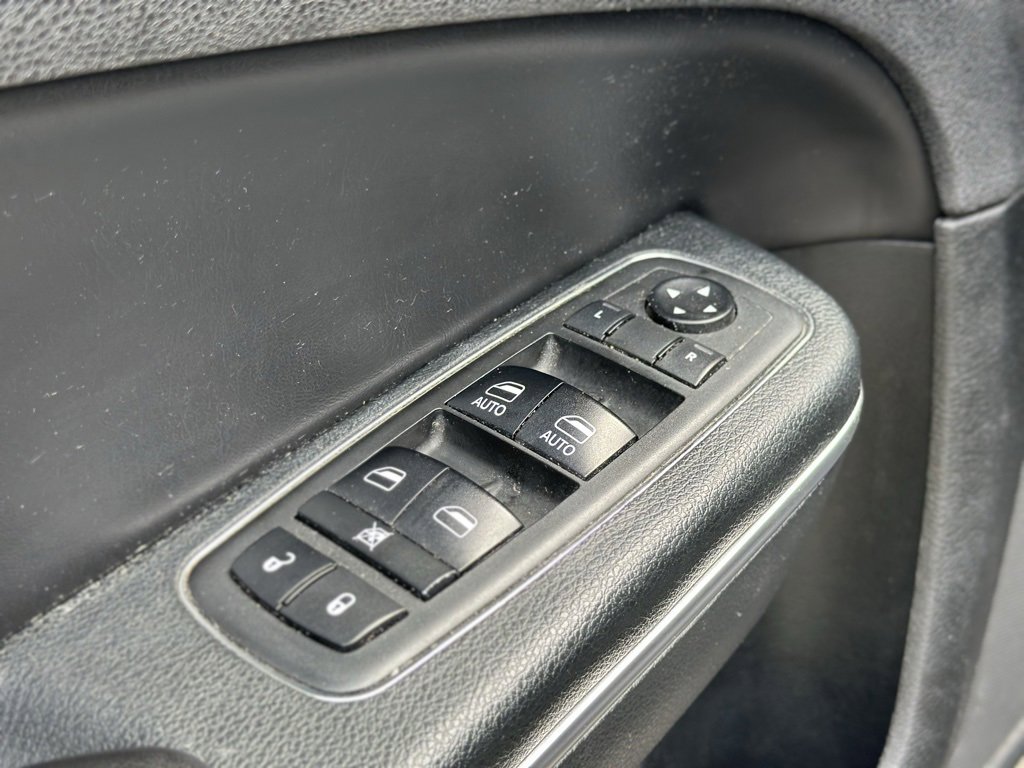 Used 2018 Chrysler 300 S image 18