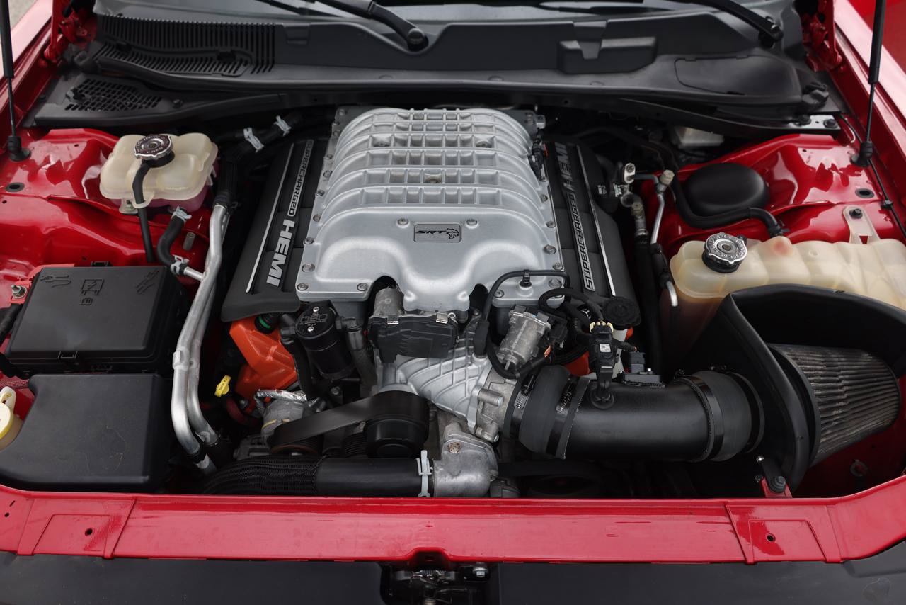 Used 2016 Dodge Challenger SRT Hellcat RWD image 13