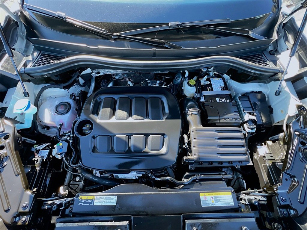 Used 2025 Volkswagen Tiguan SE R-Line image 30